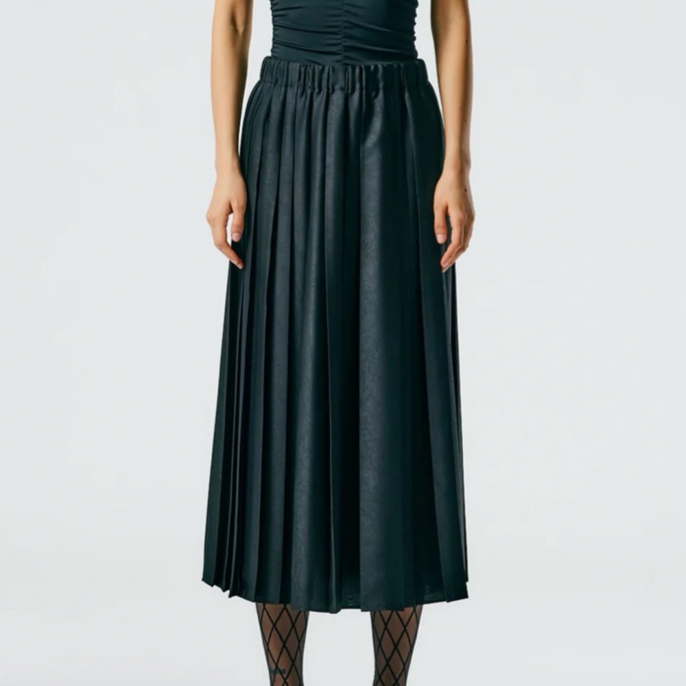 Tibi Featherweight Pleated Pull On Skirt-like new